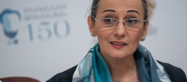 И.о. министра культуры Назени Гарибян на церемонии гашения марки к 150-летию Ованеса Туманяна (18 февраля 2019). Еревaн И.о. министра культуры Назени Гарибян на церемонии гашения марки к 150-летию Ованеса Туманяна (18 февраля 2019). Еревaн - Sputnik Արմենիա