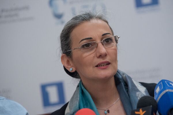 Только счастливая женщина может осчастливить семью – Гарибян о работе в кабмине Армении - Sputnik Армения