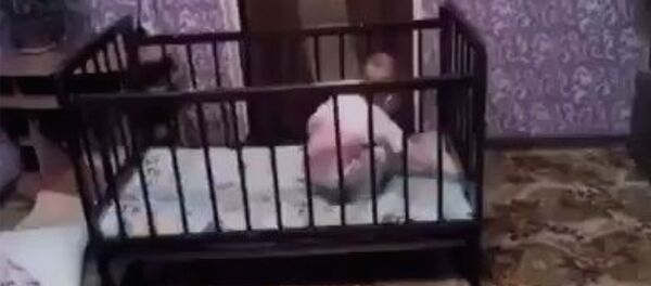 Побег ребенка из кроватки - Sputnik Армения