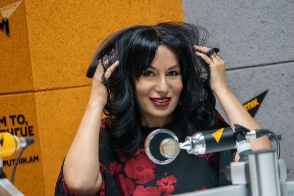 Նորաձև դատավճռից մինչև կատաստրոֆիկ սեր. Նաիրա Զոհրաբյանը տվել է բոլոր հարցերի պատասխանները Նորաձև դատավճռից մինչև կատաստրոֆիկ սեր. Նաիրա Զոհրաբյանը տվել է բոլոր հարցերի պատասխանները - Sputnik Արմենիա