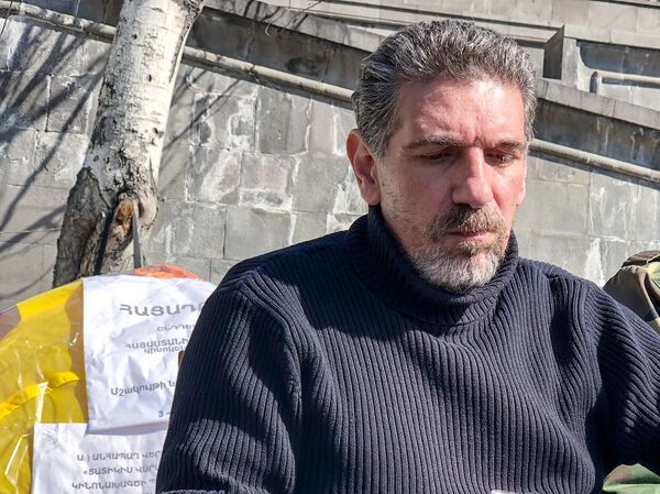 Неточности по Ованнесу Галстяну: Минкульт Армении помиловал режиссера-коррупционера? - Sputnik Армения