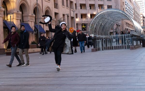 Ереванцы скоро попробуют черное мясо Тимати: фан-квест завершился - Sputnik Армения