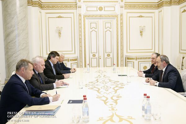 Пашинян представил посредникам по Карабаху детали встречи с Алиевым в Давосе - Sputnik Армения