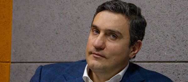 Руководитель партии Одна Армения Артур Газинян в гостях радио Sputnik Руководитель партии Одна Армения Артур Газинян в гостях радио Sputnik - Sputnik Արմենիա