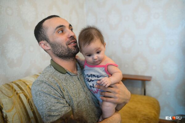 Անօթևան հերոսը. կրակից երեք երեխաների փրկած բազմազավակ հային փողոց են վռնդում - Sputnik Արմենիա