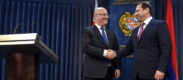 Министры обороны Армении и Грузии Давид Тоноян и Леван Изория на совместном брифинге (21 февраля 2019). Еревaн - Sputnik Արմենիա