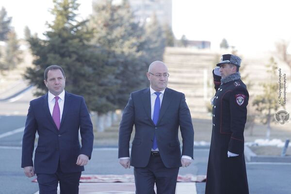 Министры обороны Армении и Грузии во время официального визита Леванa Изория в Армению (21 февраля 2019). Еревaн - Sputnik Армения