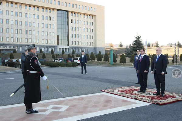 Министры обороны Армении и Грузии во время официального визита Леванa Изория в Армению (21 февраля 2019). Еревaн - Sputnik Армения