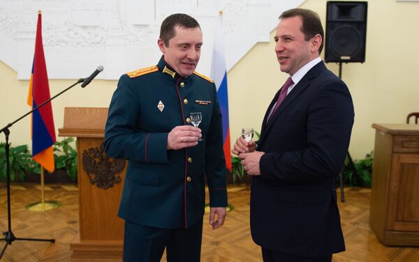 ՌԴ դեսպանատան ռազմական կցորդ, գնդապետ Անդրեյ Գրիշչուկը և ՀՀ պաշտպանության նախարարը - Sputnik Արմենիա