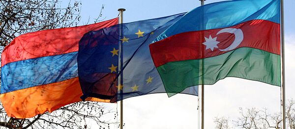 Флаги Армении, ЕС и Азербайджана накануне вхождения стран в Совет Европы (25 января 2001). Страсбург Флаги Армении, ЕС и Азербайджана накануне вхождения стран в Совет Европы (25 января 2001). Страсбург - Sputnik Армения