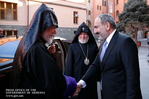 У нас есть много дел: Гарегин Второй и Арам Первый встретились с первыми лицами Армении У нас есть много дел: Гарегин Второй и Арам Первый встретились с первыми лицами Армении - Sputnik Армения