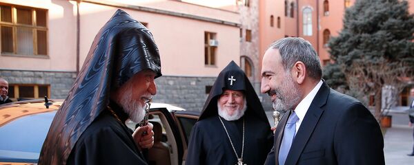Премьер-министр Никол Пашинян принял Католикоса всех армян Гарегина Второго и Католикоса Великого Дома Киликийского Арама Первого (22 февраля 2019). Еревaн - Sputnik Արմենիա
