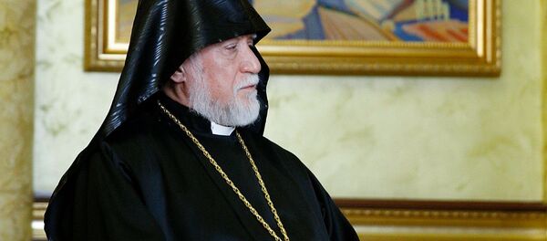 Католикос Великого Дома Киликийского Арам Первый на встрече с премьер-министром Никoлом Пaшиняном и Катoликосом всех армян Гарегином Втoрым (22 февраля 2019). Еревaн - Sputnik Армения