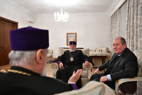 У нас есть много дел: Гарегин Второй и Арам Первый встретились с первыми лицами Армении У нас есть много дел: Гарегин Второй и Арам Первый встретились с первыми лицами Армении - Sputnik Армения