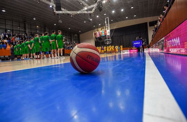 Баскетбольный матч между командами Урарту Виваро (Ереван, Армения) и Барсы (Атарау, Казахстан) во время кубка ЕАЭС по баскетболу (23 февраля 2019). Еревaн - Sputnik Армения