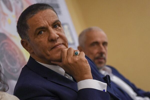 Насери пристыдит друзей-армян: звезда Такси мечтает сыграть в фильме о Мисаке Манушяне Насери пристыдит друзей-армян: звезда Такси мечтает сыграть в фильме о Мисаке Манушяне - Sputnik Армения