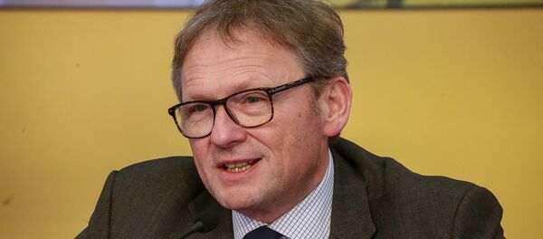 Борис Титов во время видеомоста Москва-Ереван-Таллин-Минск-Кишинев (25 февраля 2019). Москва Борис Титов во время видеомоста Москва-Ереван-Таллин-Минск-Кишинев (25 февраля 2019). Москва - Sputnik Армения