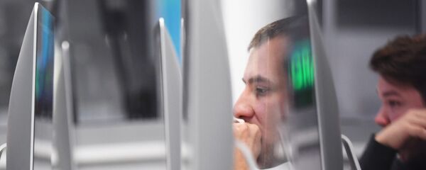 Пользователь у компьютера - Sputnik Армения