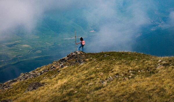 Увидеть и Арагац, и Арарат: в Армении хотят отстроить канатку на вершину известной горы Увидеть и Арагац, и Арарат: в Армении хотят отстроить канатку на вершину известной горы - Sputnik Армения