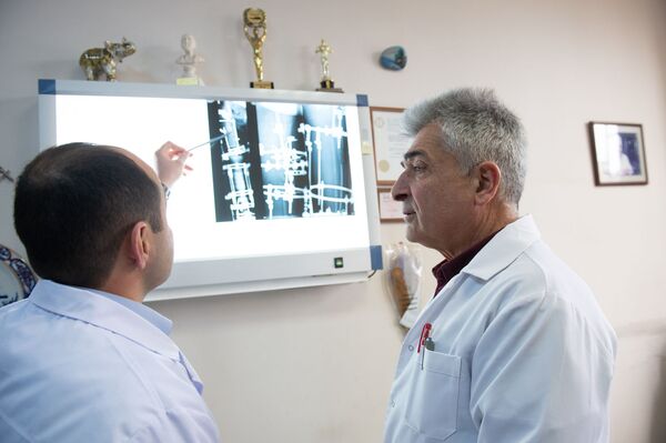 Едут в Армению, чтобы вырасти, или Как армянский ортопед осчастливил японца - Sputnik Армения