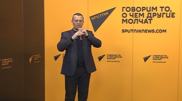 Играющий в темноте Гегам Оганян: армянский дудукист срывает аншлаги - Sputnik Армения