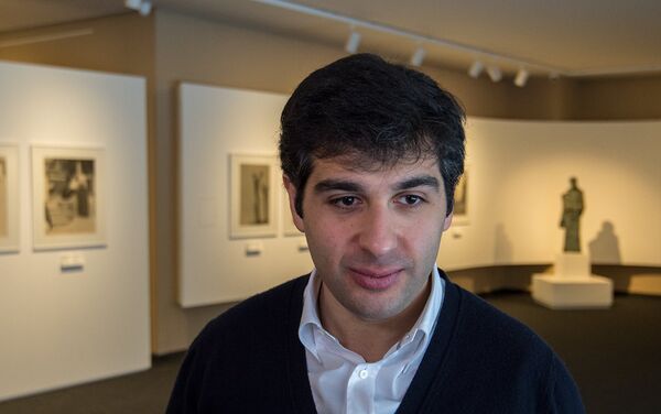 Художественный руководитель Государственного молодежного оркестра Армении Сергей Смбатян Художественный руководитель Государственного молодежного оркестра Армении Сергей Смбатян - Sputnik Армения