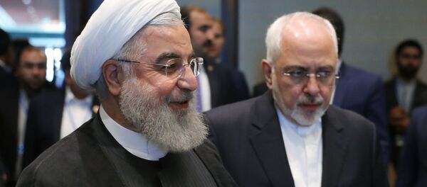 Президент и министр иностранных дел Ирана Хасан Рухани и Мохаммад Джавад Зариф перед началом встречи с президентом России Владимиром Путиным (4 января 2018). Анкара Президент и министр иностранных дел Ирана Хасан Рухани и Мохаммад Джавад Зариф перед началом встречи с президентом России Владимиром Путиным (4 января 2018). Анкара - Sputnik Армения