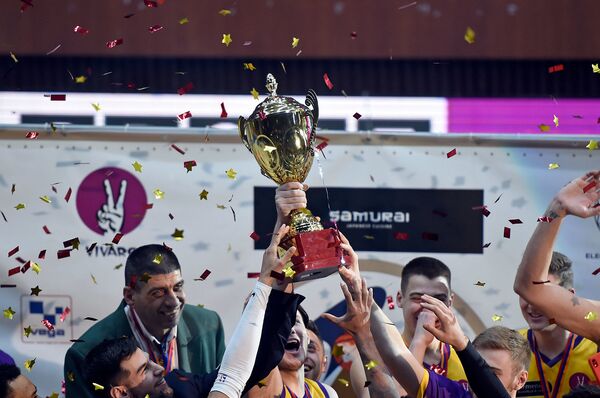 Армянские баскетболисты разгромили россиян и завоевали кубок ЕАЭС  - Sputnik Армения