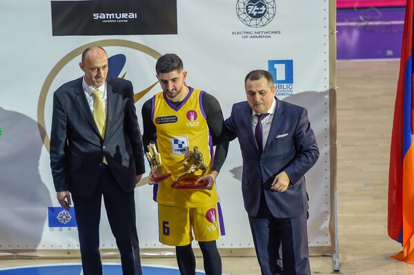 Армянские баскетболисты разгромили россиян и завоевали кубок ЕАЭС  - Sputnik Армения