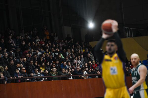 Баскетбольный матч между командами Урарту Виваро (Ереван) и Арсенал (Тула) во время кубка ЕАЭС по баскетболу (26 февраля 2019). Еревaн - Sputnik Армения