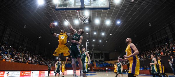 Баскетбольный матч между командами Урарту Виваро (Ереван) и Арсенал (Тула) во время кубка ЕАЭС по баскетболу (26 февраля 2019). Еревaн - Sputnik Армения