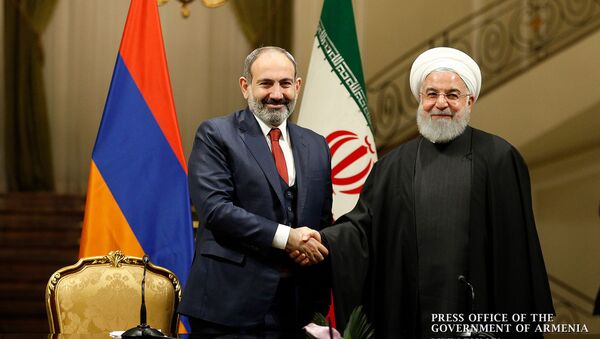 Премьер-министр Армении Никол Пашинян и президент Ирана Хасан Рухани на совместной пресс-конференции (27 февраля 2019). Тегеран - Sputnik Արմենիա