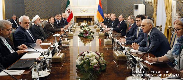 Встреча премьер-министр Армении Никола Пашиняна и президента Ирана Хасана Рухани (27 февраля 2019). Тегеран - Sputnik Արմենիա