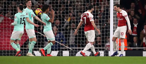 Генрих Мхитарян празднует свой забитый гол с Месутом Озилом в матче АПЛ между командами Арсенал и Борнмут (27 февраля 2019). Лондон Генрих Мхитарян празднует свой забитый гол с Месутом Озилом в матче АПЛ между командами Арсенал и Борнмут (27 февраля 2019). Лондон - Sputnik Արմենիա