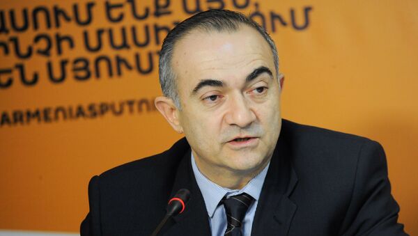 Теван Погосян на пресс-конференции по теме открытия первой международной научно-образовательной школы в Дилижане - Sputnik Армения