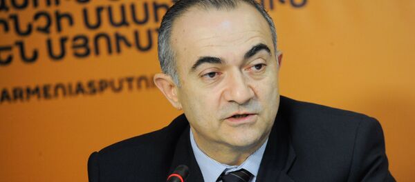 Теван Погосян на пресс-конференции по теме открытия первой международной научно-образовательной школы в Дилижане - Sputnik Армения