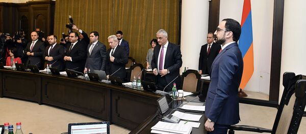 Члены правительства почтили минутой молчания память жертв Сумгаитских погромов во время заседания правительства (28 февраля 2019). Еревaн Члены правительства почтили минутой молчания память жертв Сумгаитских погромов во время заседания правительства (28 февраля 2019). Еревaн - Sputnik Армения