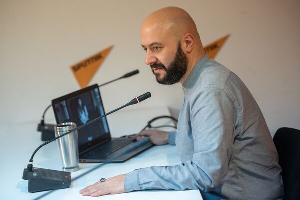 Саакашвили в панталонах и ягненок после бомбы: как медиа искать правду, не изменяя себе Саакашвили в панталонах и ягненок после бомбы: как медиа искать правду, не изменяя себе - Sputnik Армения