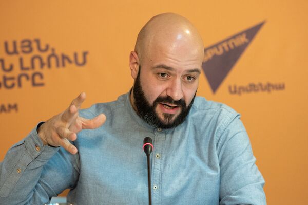 Պանտալոնով Սաակաշվիլի, ՊՊԾ գունդ, ապրիլյան քառօրյա. ինչպե՞ս գործել արտակարգ իրավիճակում Պանտալոնով Սաակաշվիլի, ՊՊԾ գունդ, ապրիլյան քառօրյա. ինչպե՞ս գործել արտակարգ իրավիճակում - Sputnik Արմենիա