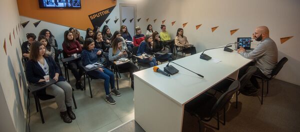 Фотограф Sputnik Армения Асатур Есаянц на очередном модуле SputnikPro Фотограф Sputnik Армения Асатур Есаянц на очередном модуле SputnikPro - Sputnik Արմենիա