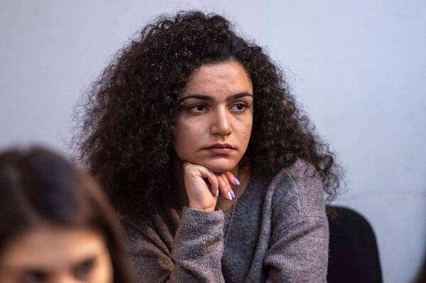 Саакашвили в панталонах и ягненок после бомбы: как медиа искать правду, не изменяя себе Саакашвили в панталонах и ягненок после бомбы: как медиа искать правду, не изменяя себе - Sputnik Армения