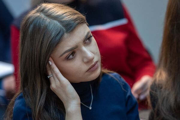 Саакашвили в панталонах и ягненок после бомбы: как медиа искать правду, не изменяя себе Саакашвили в панталонах и ягненок после бомбы: как медиа искать правду, не изменяя себе - Sputnik Армения