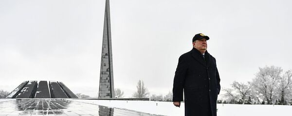 Президент Армен Саркисян посетил мемориальный комплекс Цицернакаберд (28 февраля 2019). Еревaн - Sputnik Արմենիա