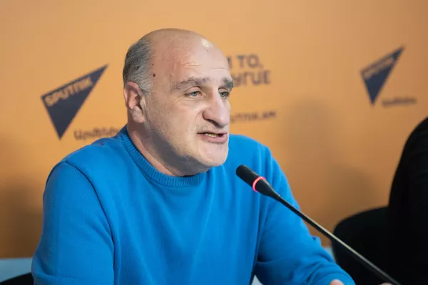Саакашвили в панталонах и ягненок после бомбы: как медиа искать правду, не изменяя себе Саакашвили в панталонах и ягненок после бомбы: как медиа искать правду, не изменяя себе - Sputnik Армения