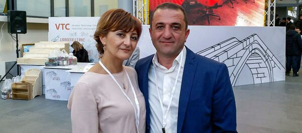 Гарегин Макинян и Инга Русиду (Русова), владельцы семейного бизнеса в городе Ванадзор Гарегин Макинян и Инга Русиду (Русова), владельцы семейного бизнеса в городе Ванадзор - Sputnik Армения