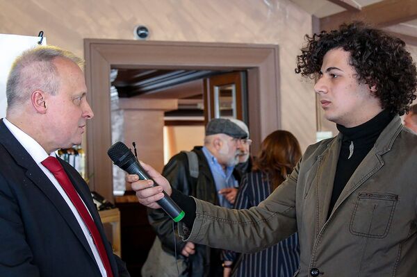 Молодежь из разных стран в Дилижане: как загрузили ребят посол России и опытные эксперты - Sputnik Армения