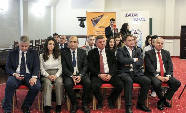 Молодежь из разных стран в Дилижане: как загрузили ребят посол России и опытные эксперты - Sputnik Армения