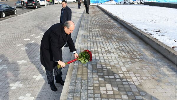 Президент Армении Армен Саркисян почтил память жертв 1 марта  - Sputnik Արմենիա