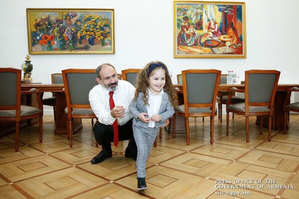 Փաշինյանը հյուրընկալել է 4 տարեկան Մարիին. լուսանկարներ - Sputnik Արմենիա