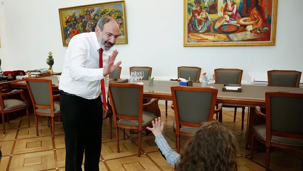 Премьер-министр Никол Пашинян пригласил 4-летнюю Мари Саакян (1 марта 2019). Еревaн - Sputnik Армения